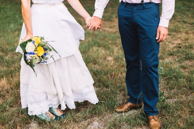 Mariage champêtre intimiste DIY sous un chêne photographe mariage cool rennes bretagne