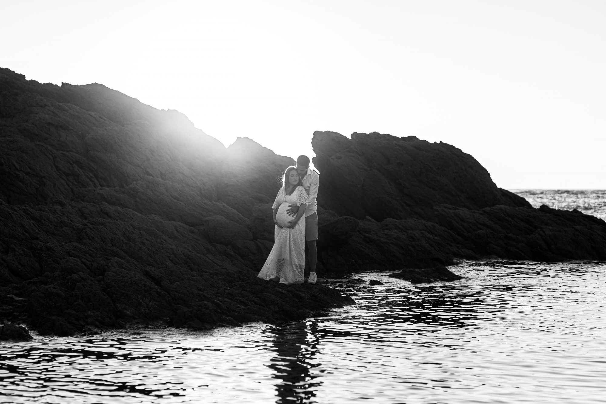 photos de femme enceinte sur les rochers à saint malo