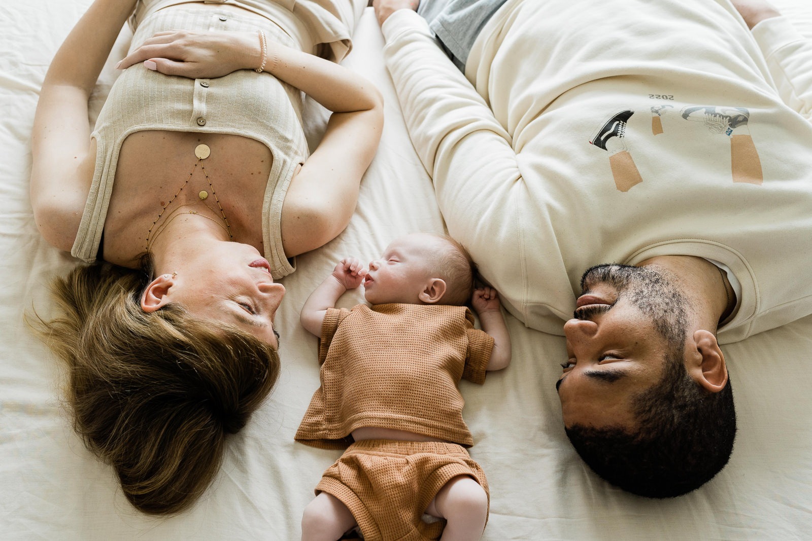 photo nouveau-né et ses parents 