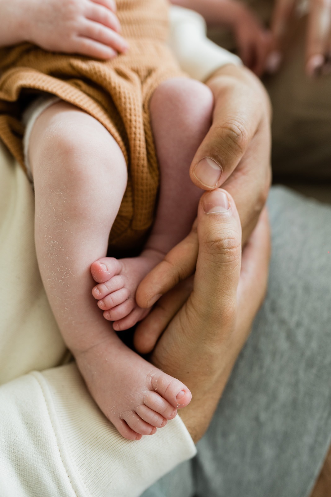 photos détails bébé pieds et mains photographe professionnelle rennes