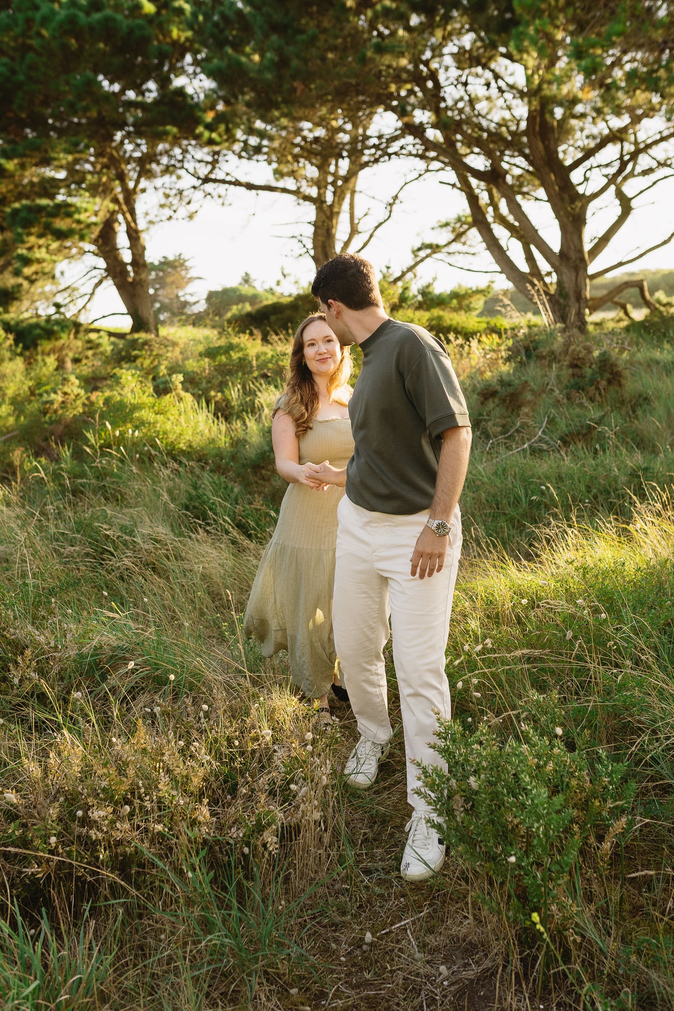 Photo de couple prise en Bretagne dans un cadre naturel
