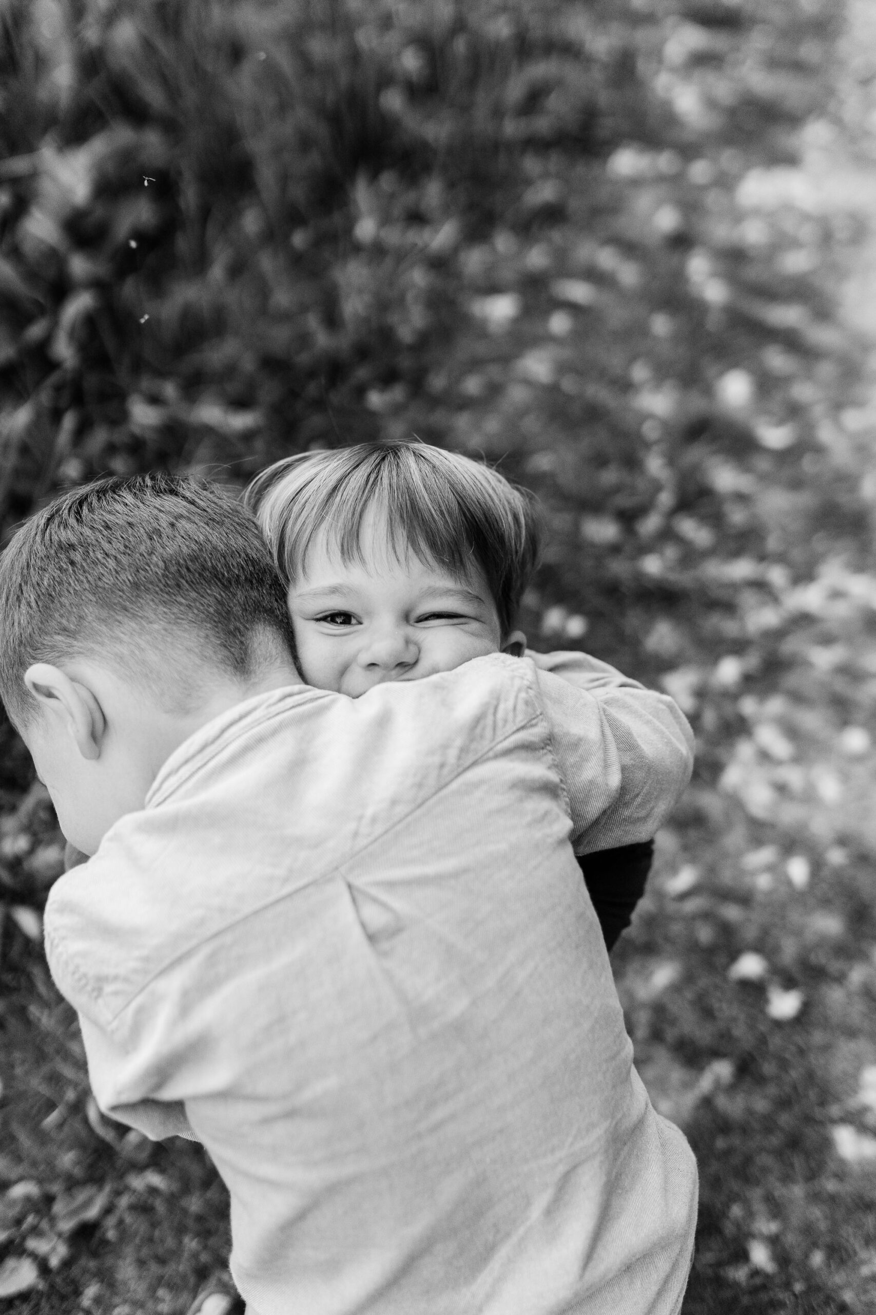 gros câlin entre frères